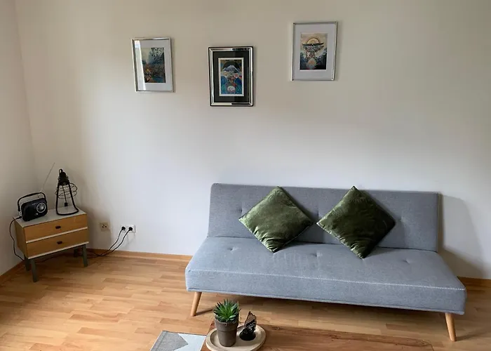 Suiteable Living- Balkon ,sehr leise , nahe dem RB-Stadion, direkte S-Bahn Anbindung , NintendoWii mit Bidschirm , Café Espressokocher inklusive