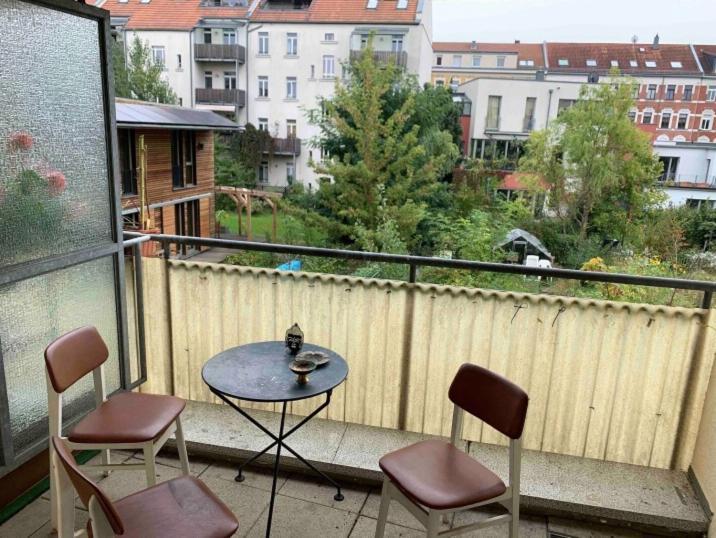 Live Easy With Balcony,netflix, Quiet, Close To Football Stadium, Direct Train Connection, Espresso Maker Apartment *