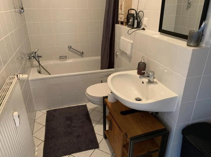 Apartment Live Easy With Balcony,netflix, Quiet, Close To Football Stadium, Direct Train Connection, Espresso Maker Leipzig
